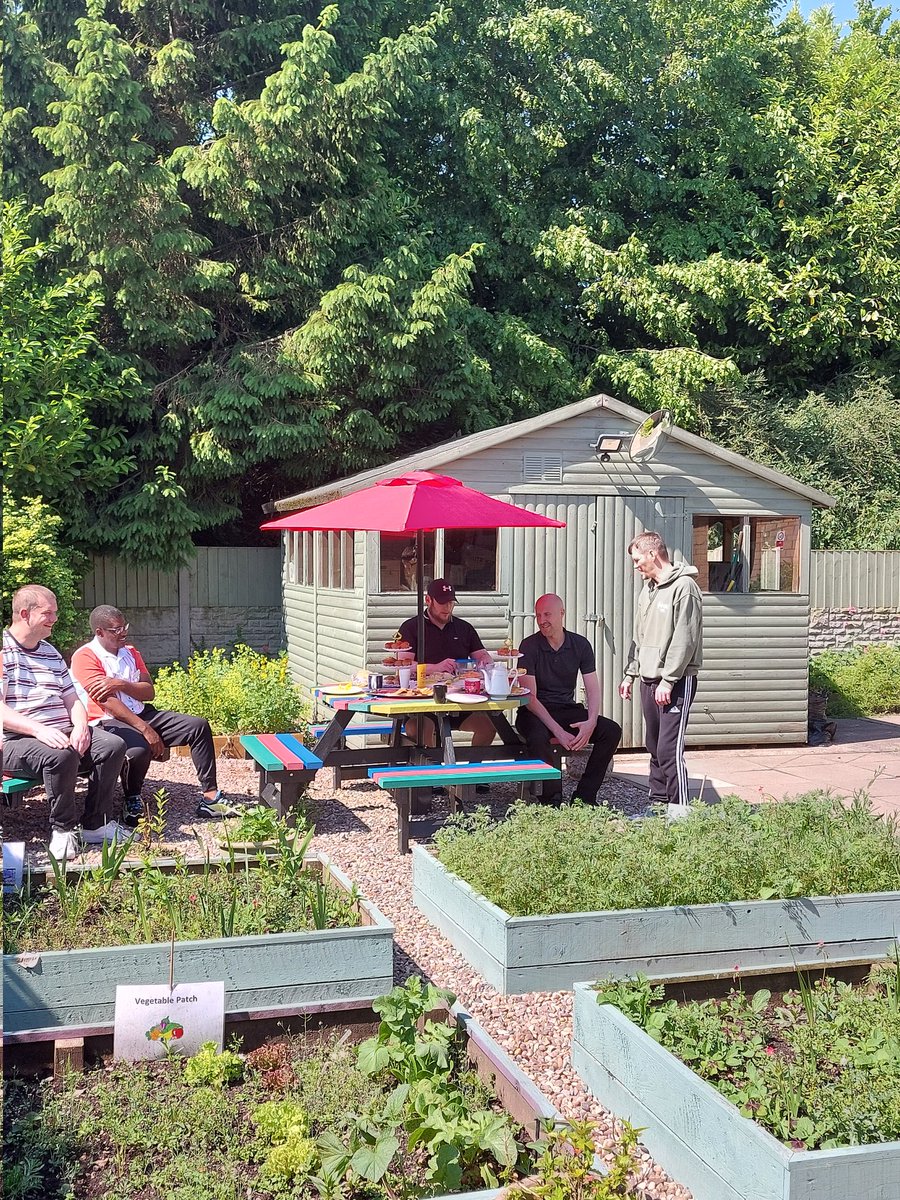 RehabCombined's tweet photo. An Al fresco light breakfast at #SummersView today. Making the most of this glorious weather! 🌞 #funinthesun #community #SocialSkills #OutdoorDining https://t.co/fzOPASHpAU