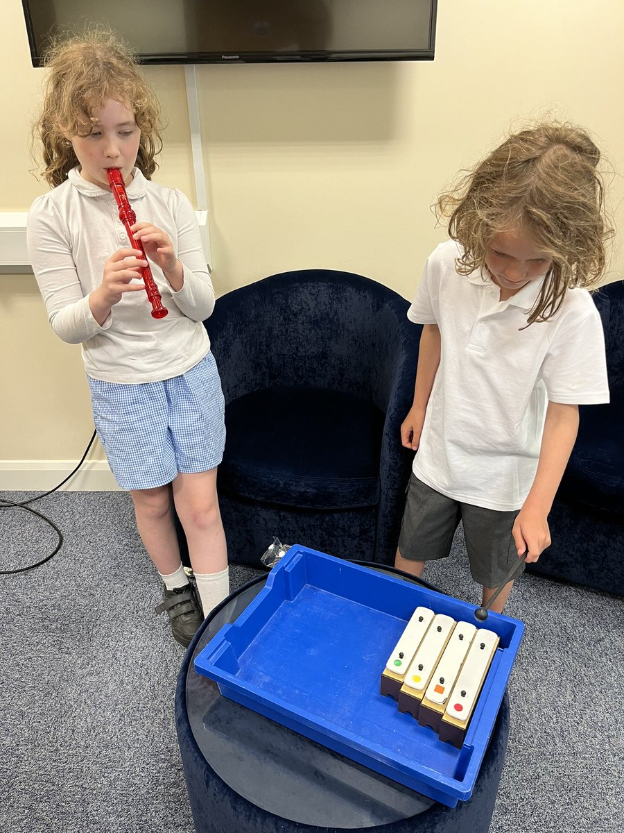 BurleyOaks's tweet photo. A quick performance from this fabulous y3 duo this morning. Great collaboration. https://t.co/BuYCUMOnoo