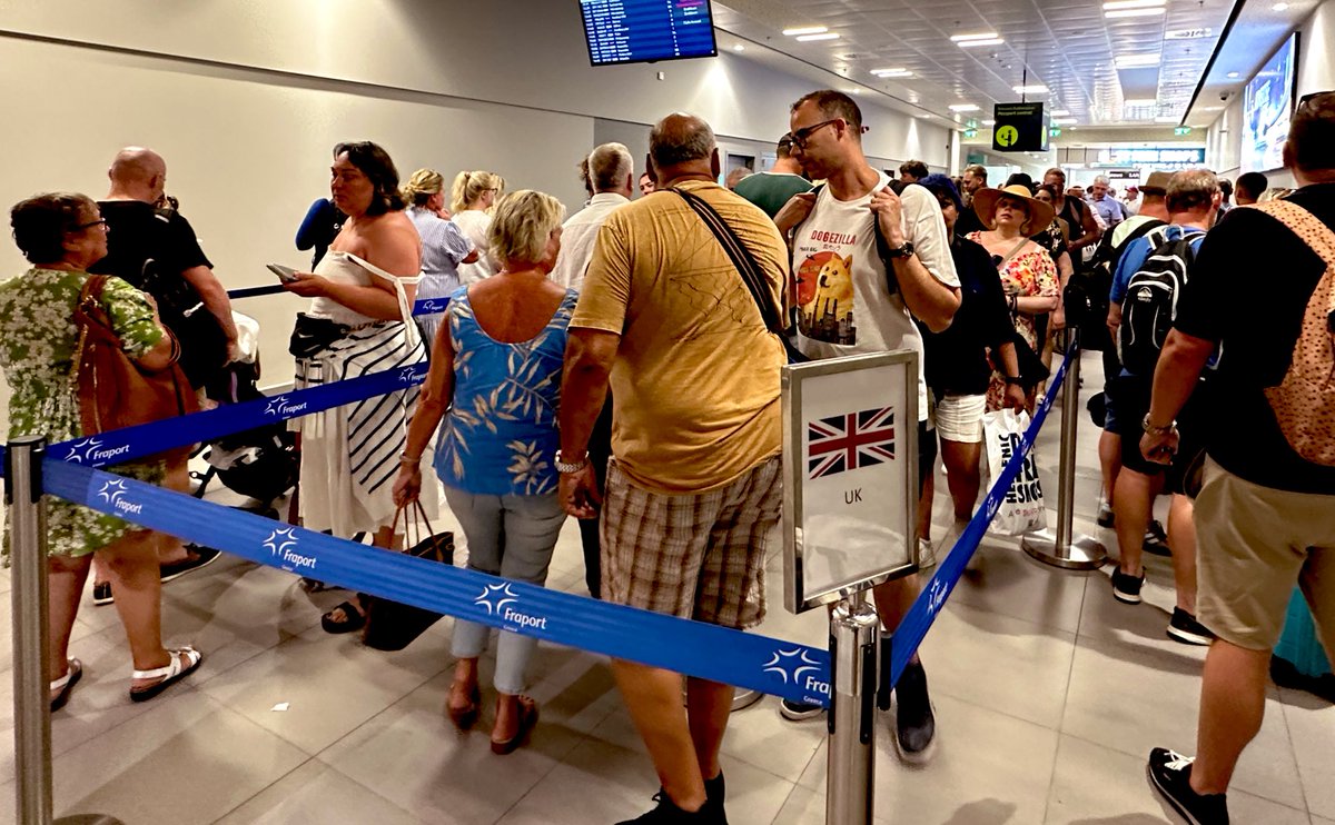 This Greek airport puts all British passengers through a separate gate so they can stamp passports as you leave. An extra 45 minutes queuing AFTER check in and security. #BrexitBenefits