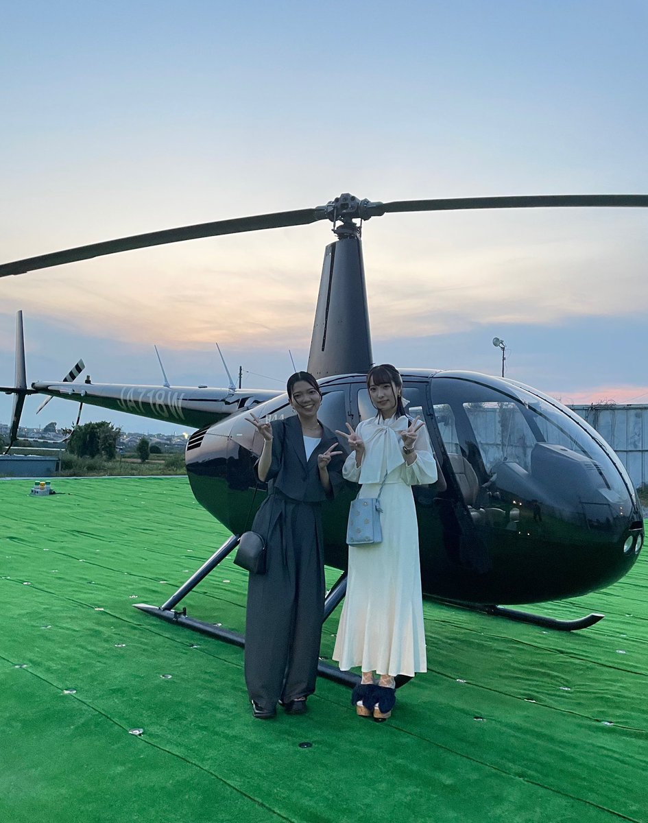 akubi_NK's tweet photo. ヘリコプタークルージング🚁✨

人生で1度は乗ってみたいなってずっと思ってた、そんな夢がひとつ叶った🌟

あと乗ってみたい夢は、、、
・大型トラック
・マクラーレン
・nsx

---✨3400日記念✨---

#ヘリコプタークルージング
#ヘリコプター貸切ってみた
#みなとみらい夜景
#記念日 https://t.co/mk3lLn8YLd