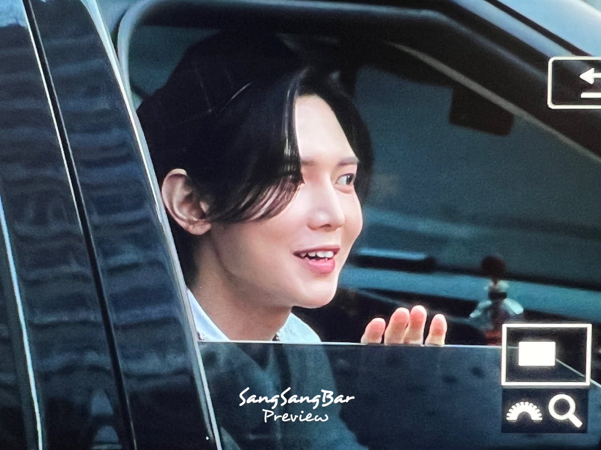 SangSangBar615's tweet photo. 230613 더쇼 퇴근 Preview
👋🏻
#ATEEZ #에이티즈 #YEOSANG #강여상 #여상 https://t.co/MqjRVHihyX