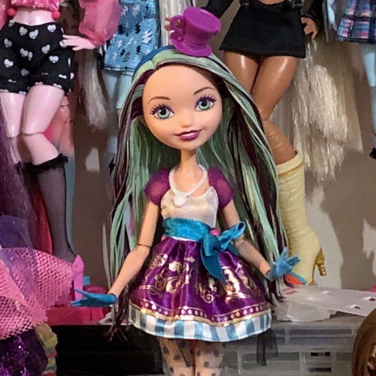 the one thing EAH did right in the reboot was giving maddie this face sculpt