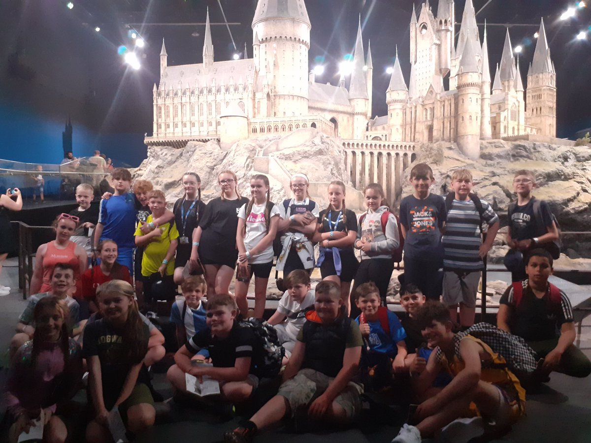 DeltaPheasantB's tweet photo. Y6 Residential Day 1 - The children loved their Harry Potter workshop about 'costume distressing' and getting close to the actual costumes worn on set (even Hagrid's ACTUAL trousers) before having a tour around the studios! https://t.co/sjUQod98vs