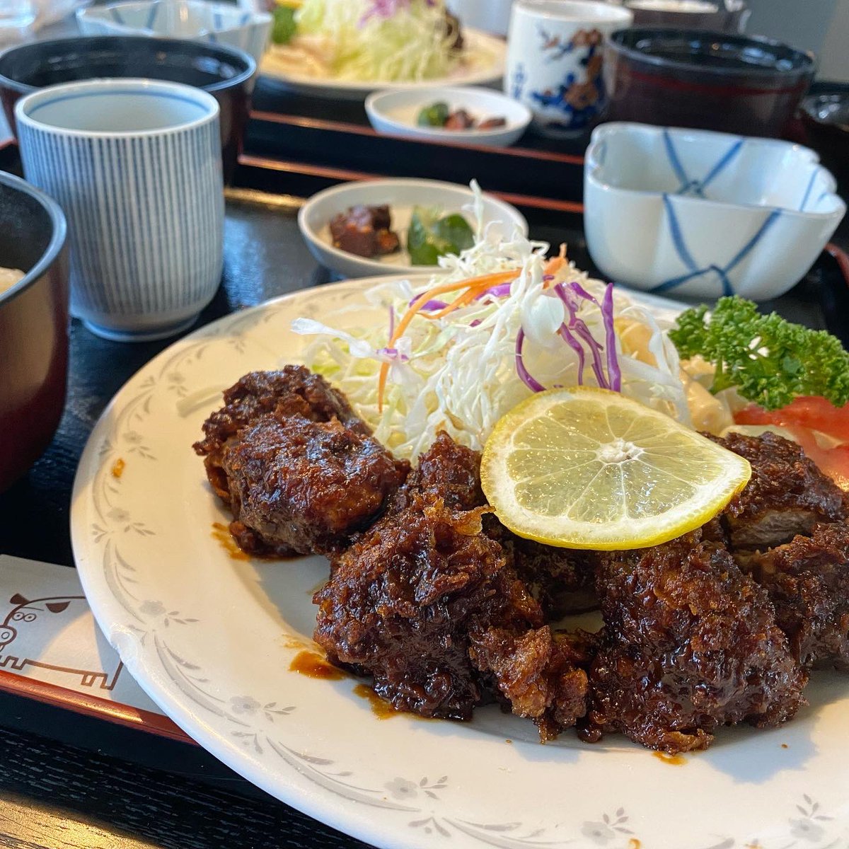 fagrass's tweet photo. FAGRASSは定休日ですが仕事で安城へ。

仕事前の腹ごしらえで頂いた味噌ヒレカツ定食！
美味かった😋

#fagrassの腹ごしらえ 
#みそかつ https://t.co/dTYhE4dolM