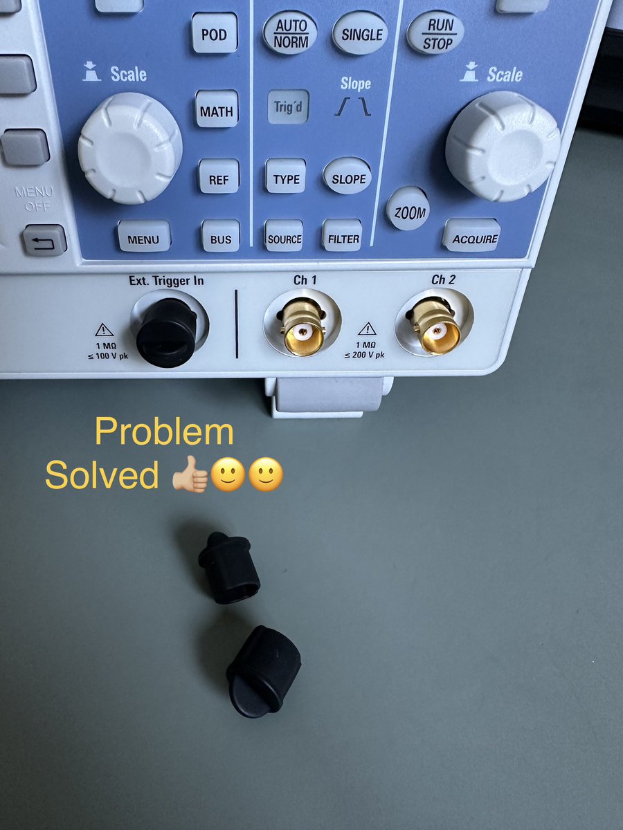 It’s #testgeartuesday and here’s a nice #lifehack in the lab, if you’re the happy owner of a #rohdeschwarz 2CH oscilloscope: get some dust caps and seal the EXT TRIG input, so you don’t mistake it for the CH1 input. Saves a lot of frustration at the bench 😂👌🏻 #electronics