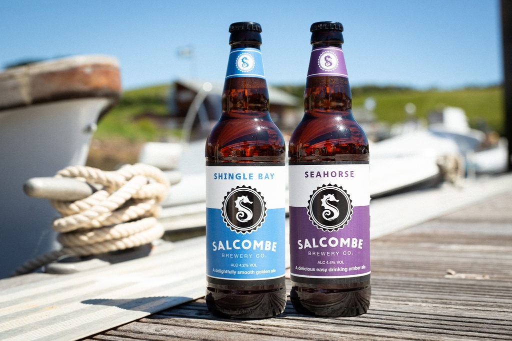 RawSW's tweet photo. Salcombe Brewery Co. has secured an agreement with Sainsbury’s to sell two of its much loved beers, Seahorse and Shingle Bay, in twenty stores across the South West.
#drinknews #drinkpr #fooddrinkpr #SalcombeBrewery #drinkdevon #fooddrinkdevon https://t.co/oUJ0qhpgnk