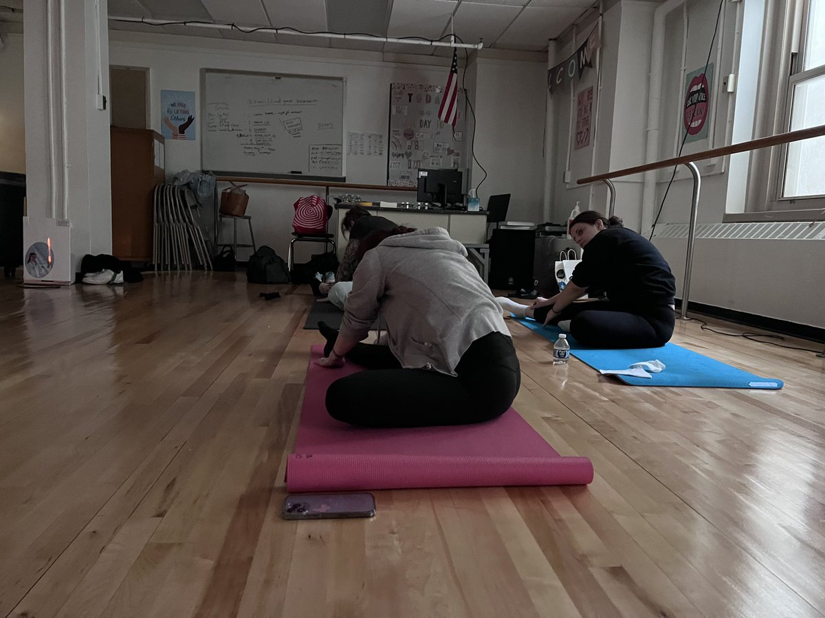 KFusaroPizzo's tweet photo. A huge thank you to @SITech_HS School Social Worker and Alum, @SswClark , who graced us with her Certified Yogi gifts in the @UFTTchrCENTER sponsored #CTLE event yesterday: โYoga, Meditation, Wellness: Addressing Educator Burnout.โ What an amazing way to end the year! @Erlenwein https://t.co/pEzyjlkty7