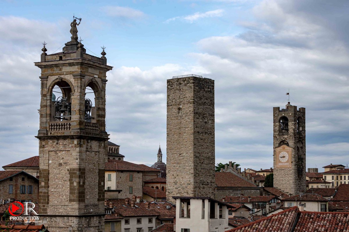 orproductionbg's tweet photo. Certe prospettive non hanno bisogno di spiegazioni ... 

Some perspectives need no explanation...

#bergamo
#bergamoalta
#urban
#cityscape 
#street
#outdoors
#inviaggio
#travel
#photo
#bergamocapitale2023
#bgbs2023 https://t.co/giFCt0r7m2
