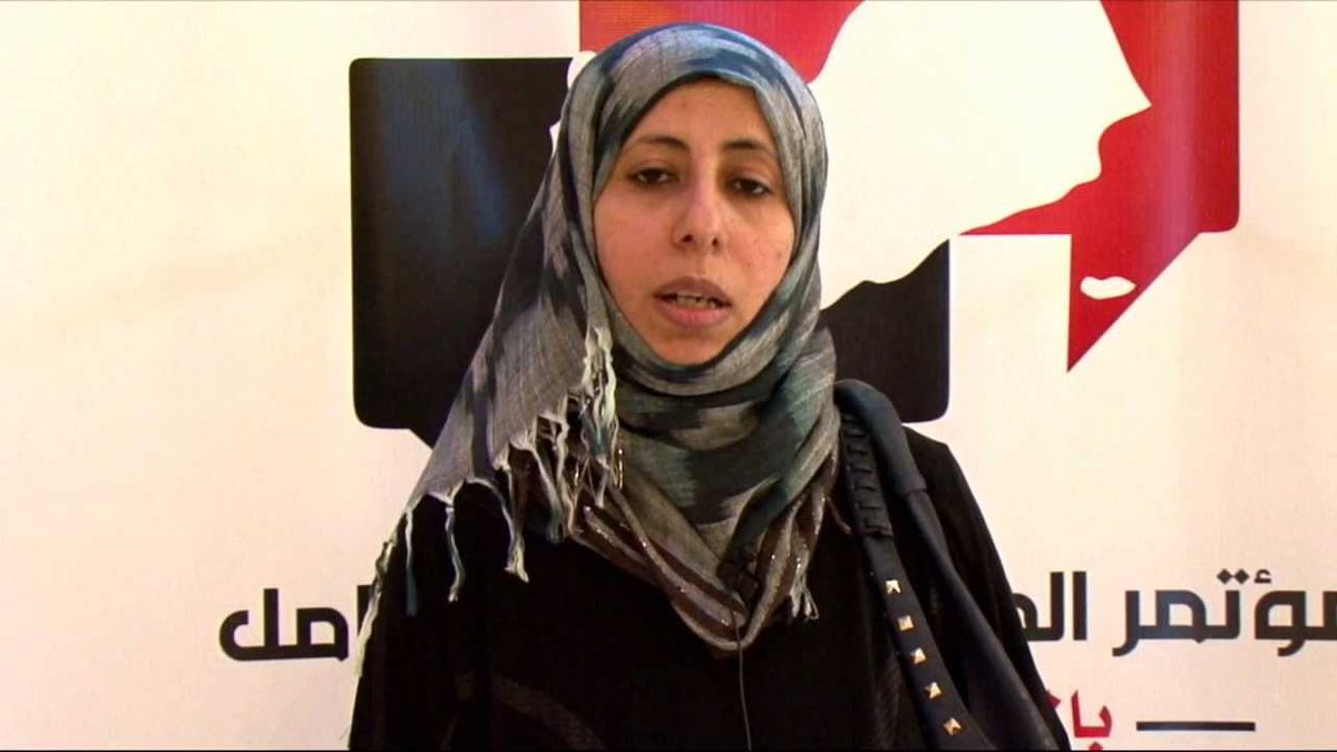 سرقة وتعب بنكهة تعزية ..

معين عبدالملك جاب افراح الزوبة صاحبته في ساحة التغيير وحطها مسؤولة على صندوق المانحين من طرف الحكومة .
ورشاد العليمي جاب الحوثية مريم الدوغاني وحطها مسؤولة بصندوق المانحين من طرف المجلس الرئاسي .
وسيطروا على ايرادات وزارة المالية والتخطيط وكل الوزراء .