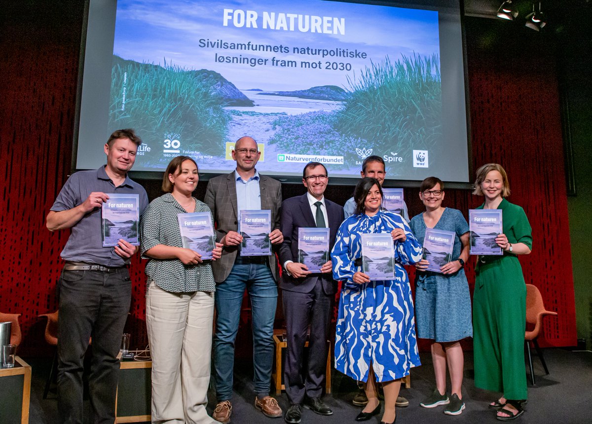 ForumNorway's tweet photo. Sju norske miljøorganisasjoner lanserte fredag forrige uke veilederen #ForNaturen med over 300 forslag for å trappe opp naturpolitikken i Norge og nå målene i den internasjonale #naturavtalen. 🌳🌊
Opptak fra lanseringen kan du se på YouTube: https://t.co/bdfbWvMJWs https://t.co/eJH06nbltl