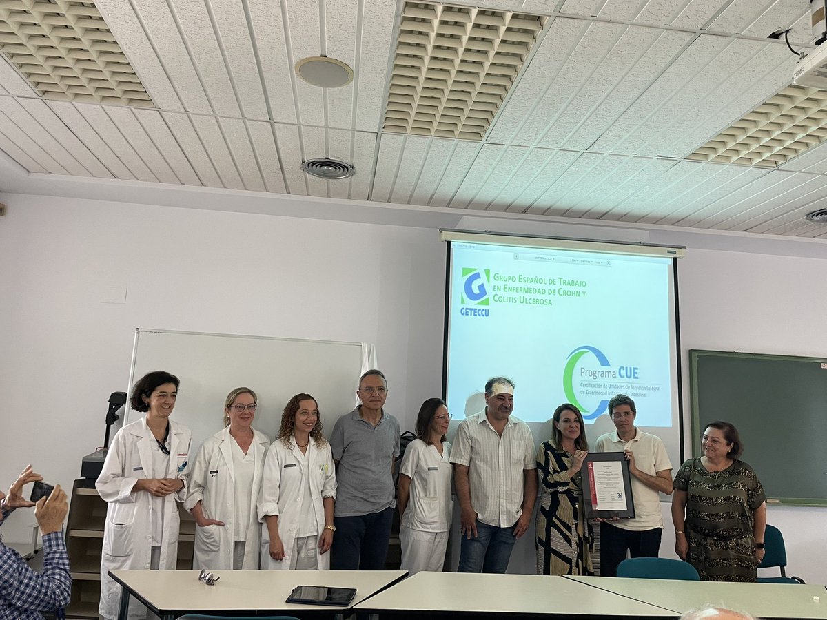 abril_sean's tweet photo. Es un orgullo asistir a la acreditación oficial de la Unidad de Enfermedad Inflamatoria Intestinal del @GVADrPeset por parte de GETECCU. Como es un privilegio trabajar dentro de un grupo multidisciplinar de excelencia como el nuestro.

@CirugiaHDrPeset @DigestivoPeset 
@geteccu https://t.co/XGdeK21QhF