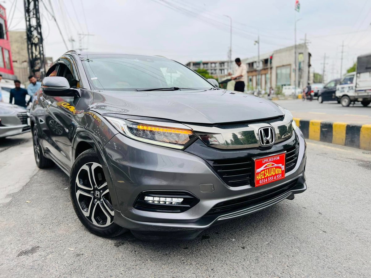 HsmMotors's tweet photo. Honda Vezel Z Sensing #New_shape 
Model 2019 Punjab Registered 2021 
Full multifunctional streering 
Genuine mileage 37000 km driven 
VerifiAble AuctionSheet Attached 👈🏻
Current Condition As per Auction Sheet 
Mint Condition Neat &amp; Clean 
Rs 77,50,000
For  More Details Contact https://t.co/tQs1LwjZdS