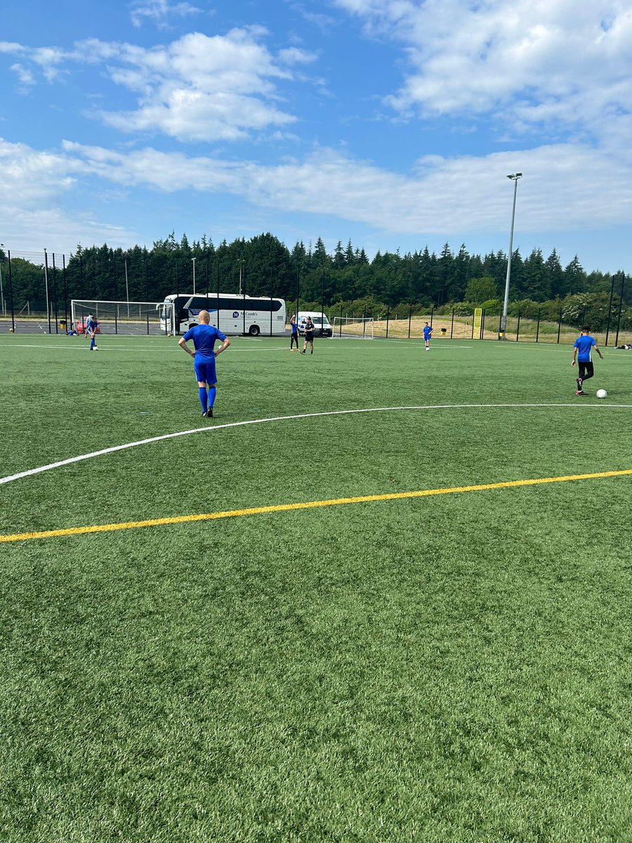 FootballAcadWSS's tweet photo. Belfast Thread Day 2 🧵- 🌅 Started our day with a high-energy training session at Alan Park! ⚽️💪 The boys brought their A-game, showcasing skills and dedication. Let's keep the momentum going as we get ready for our big game tonight! 🌟 #TrainingDay #AlanPark #FootballPassion https://t.co/IdhBmXUYgq