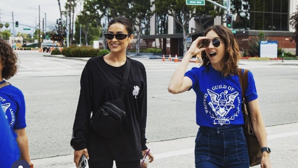 cidpll_'s tweet photo. IO VIVO PER LE REUNION DEL CAST DI #PRETTYLITTLELIARS !!! Dopo tanti anni Shay e Troian sono state con Marlene e persino e Janel in questa attività ❤️🥹 https://t.co/e4oBMjnSuU