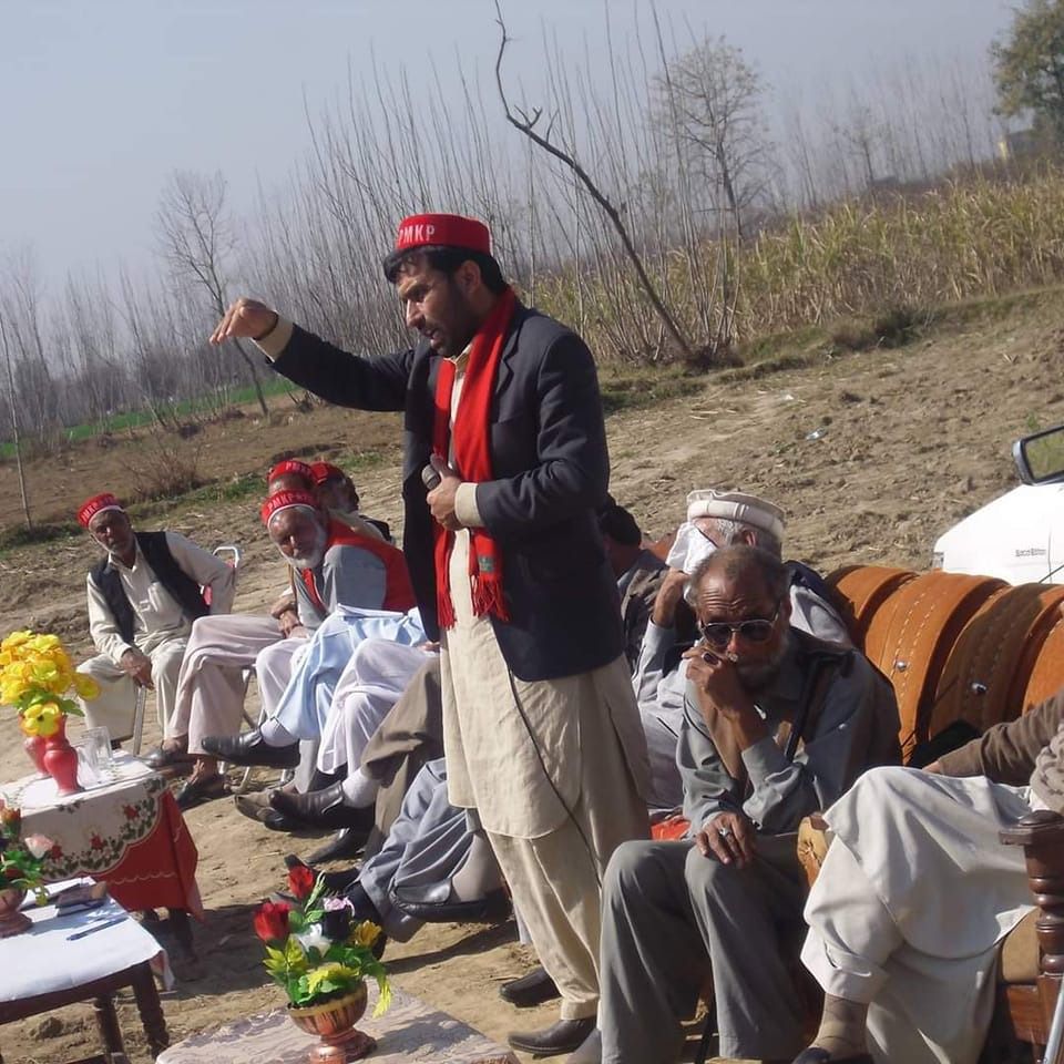 PMKP_Sindh's tweet photo. The arrest of Comrade Faiz Ur Rehman, a central committee member of #PMKP & GS of #PMKP_KP Committee is an egregious violation of human rights and a blatant attempt to silence those who dare to speak up against the oppression and exploitation of workers & peasants in Pakistan.(1) https://t.co/fPFWdmh1Fq