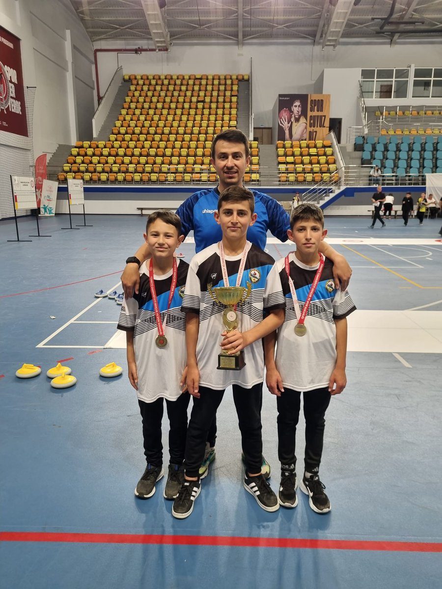 Kavaklar Beyelli Mehmet Altaş Ortaokulu Küçük Erkek Takımımız 
2022-2023 Okul Sporları Floor Curling Branşında Türkiye Şampiyonu olmuştur.
@tcmeb 
@denizlimem 
@ekicis20 
@MutluAkduman4