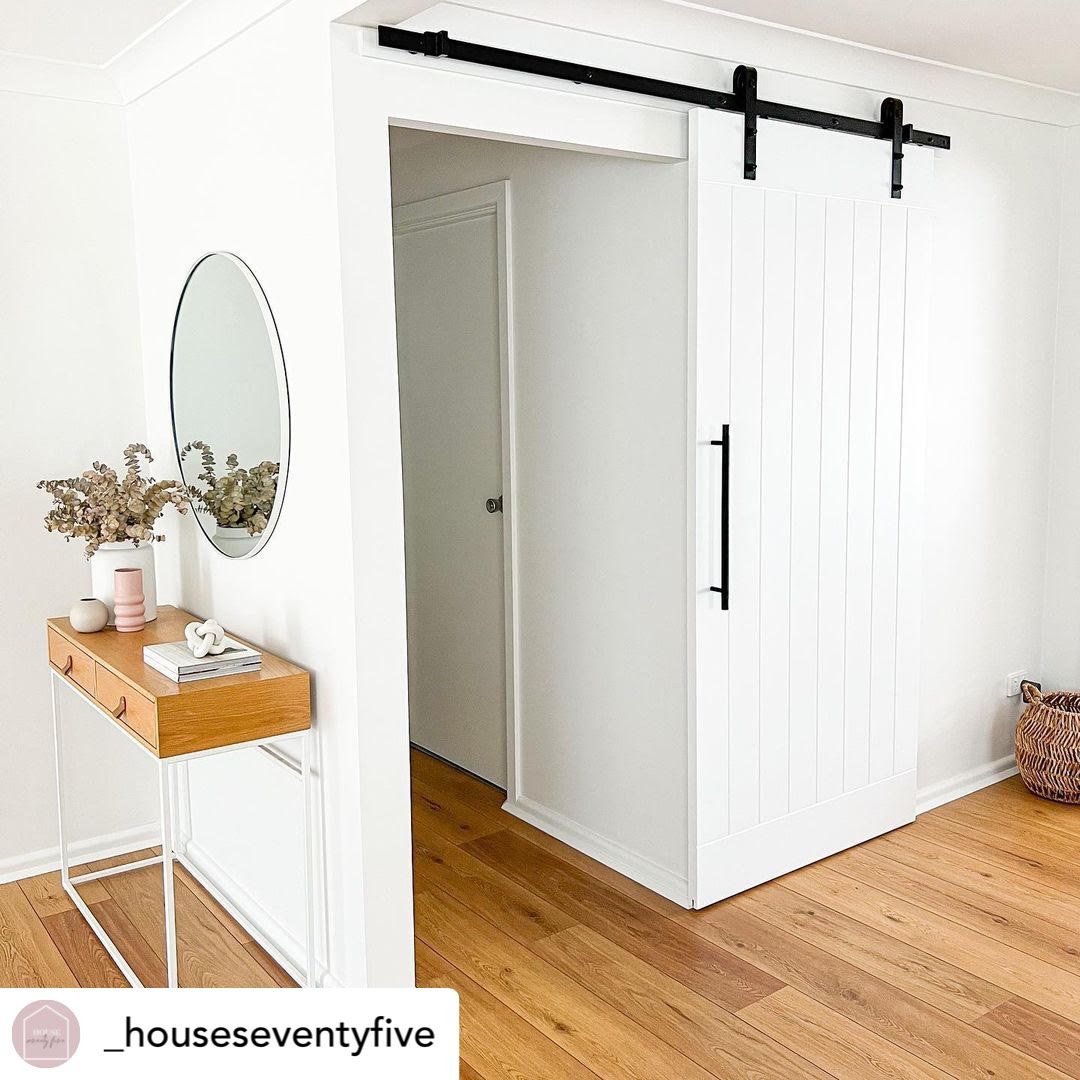 𝗦𝗹𝗶𝗱𝗶𝗻𝗴 𝗶𝗻𝘁𝗼 𝗦𝗰𝗮𝗻𝗱𝗶 𝘀𝗶𝗺𝗽𝗹𝗶𝗰𝗶𝘁𝘆 ✨

If there is one thing we love about the Scandi style, it's making the most of the space you have available.

Shop our Frontier Standard  Barn Doors via the link below 👇

🌐 humedoors.com.au/ranges/interna…