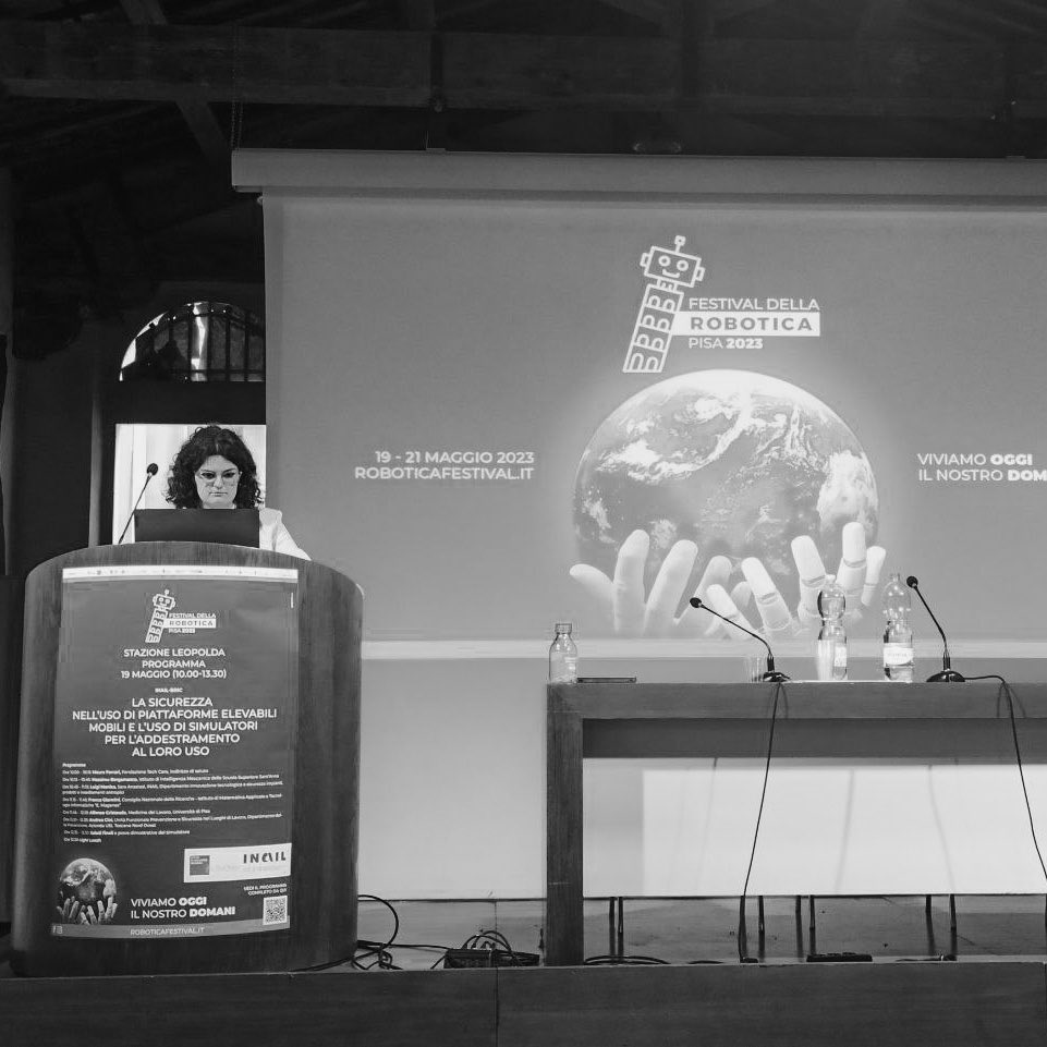 MicroRobotLab's tweet photo. We were thrilled to participate in the #FestivaldellaRobotica, where we had the opportunity to deliver an engaging talk on #bioinspiration. 

We explored how nature inspires us in creating robots and advanced technologies🦾

#microrobotics #biorobotics #celloids #science #scicomm https://t.co/jJjxFvc4Xy