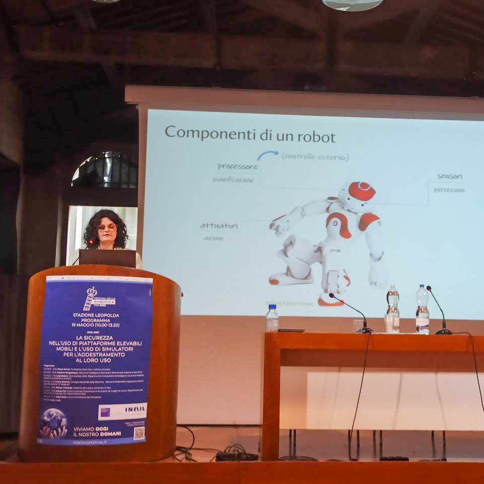 MicroRobotLab's tweet photo. We were thrilled to participate in the #FestivaldellaRobotica, where we had the opportunity to deliver an engaging talk on #bioinspiration. 

We explored how nature inspires us in creating robots and advanced technologies🦾

#microrobotics #biorobotics #celloids #science #scicomm https://t.co/jJjxFvc4Xy