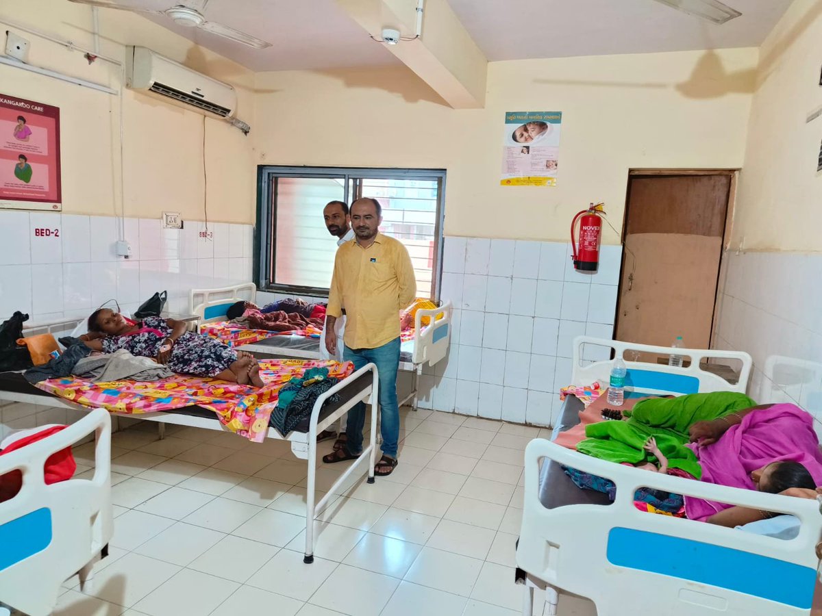 આરોગ્ય કર્મીઓ દ્વારા બાઈપરજોય વાવાઝોડાને પગલે તાત્કાલિક અસરથી સગર્ભા માતાઓનાં સ્વાસ્થ્યને ધ્યાનમાં રાખીને સલામત જગ્યાએ શિફ્ટ કરી જરૂરી સારવાર અને દવાઓની વ્યવસ્થા કરવામાં આવી રહી છે.