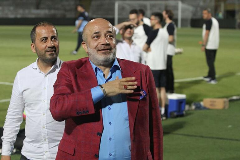 fanatikcomtr's tweet photo. Adana Demirspor'un hikayesi: Karanlıktan aydınlığa, hacizden Avrupa'ya... (@_kaankarahan)

Ekonomik anlamda zor günler yaşadığı günleri geride bırakan ve Murat Sancak'la ayağa kalkan Mavi Şimşekler; 2022/23 sezonunda tarihinin en başarılı dönemini yaşadı.

Şubat 2012'de ekonomik sıkıntılar nedeniyle el konulan takım otobüsü, 2023'te Avrupa semalarında görülecekken özel bir parantez de parasının yetmediği yerde de yüreğini ortaya koyan efsane başkan Bekir Çınar'a...

➡ https://t.co/Tb8ZVpHfTY