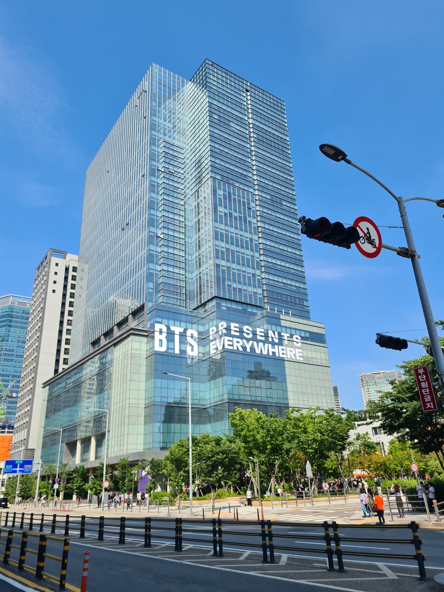 there's also the big 'bts presents  everywhere' on the building!! it's really huge