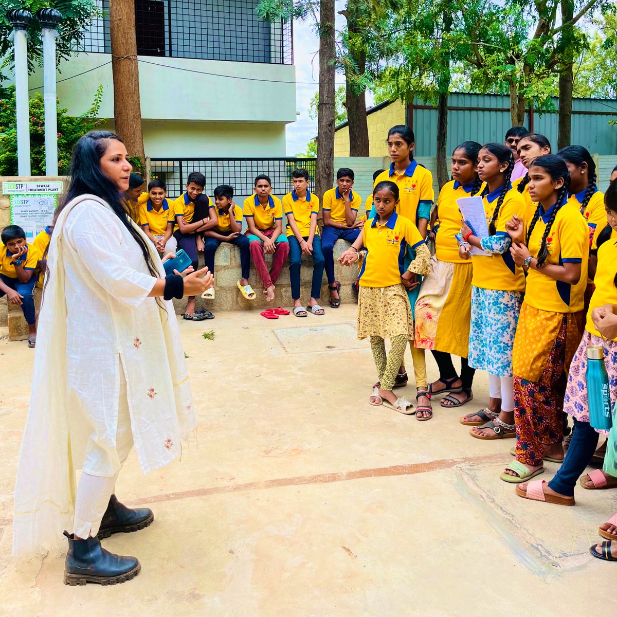 Atlantis_p2p's tweet photo. The workshop was twofold - in the first half the good folks of @EvoscienUK, led by Simar Kohli, took the kids for a #regen tour around the campus, teaching them the zero-energy #EcoSTP set up there, along with the water restoration projects they have implemented so far 💧
2/7 https://t.co/7cSJBgJkTG