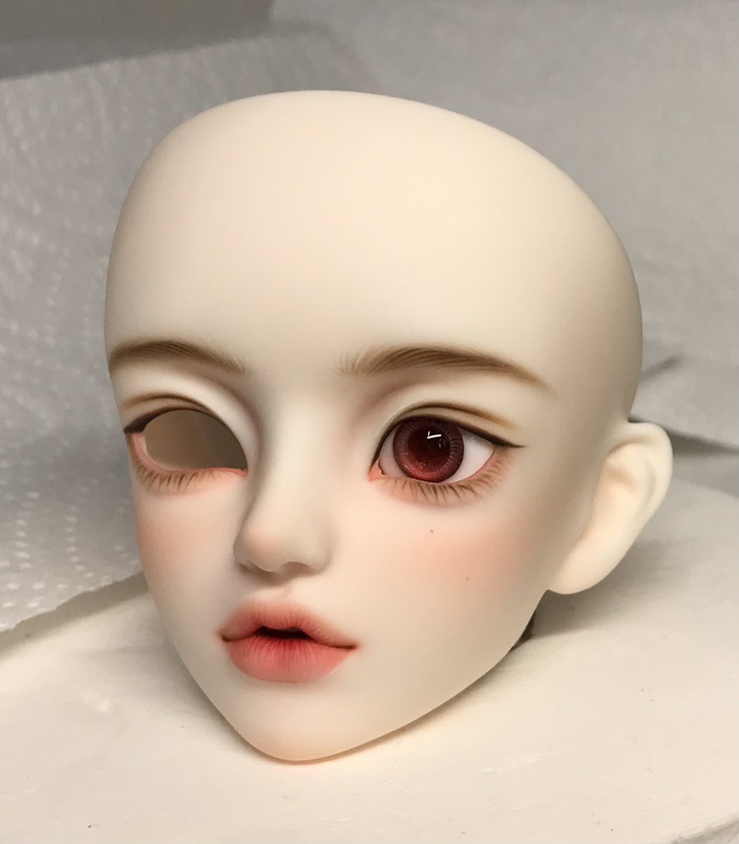 오랜만에 인사드려요~
아무래도 미련이 남아 마지막으로 제작한 여아헤드 2종까지는 판매예정으로 말씀드리고 천천히 준비해 왔는데요, 오늘 메이크업 아티스트님께 받은 중간샷이 너무 이뻐 살짝 공유하려고 들렀습니다.:) 이 친구들이 저희의 마지막 아이들이 되겠네요. 곧 찾아뵐께요:)