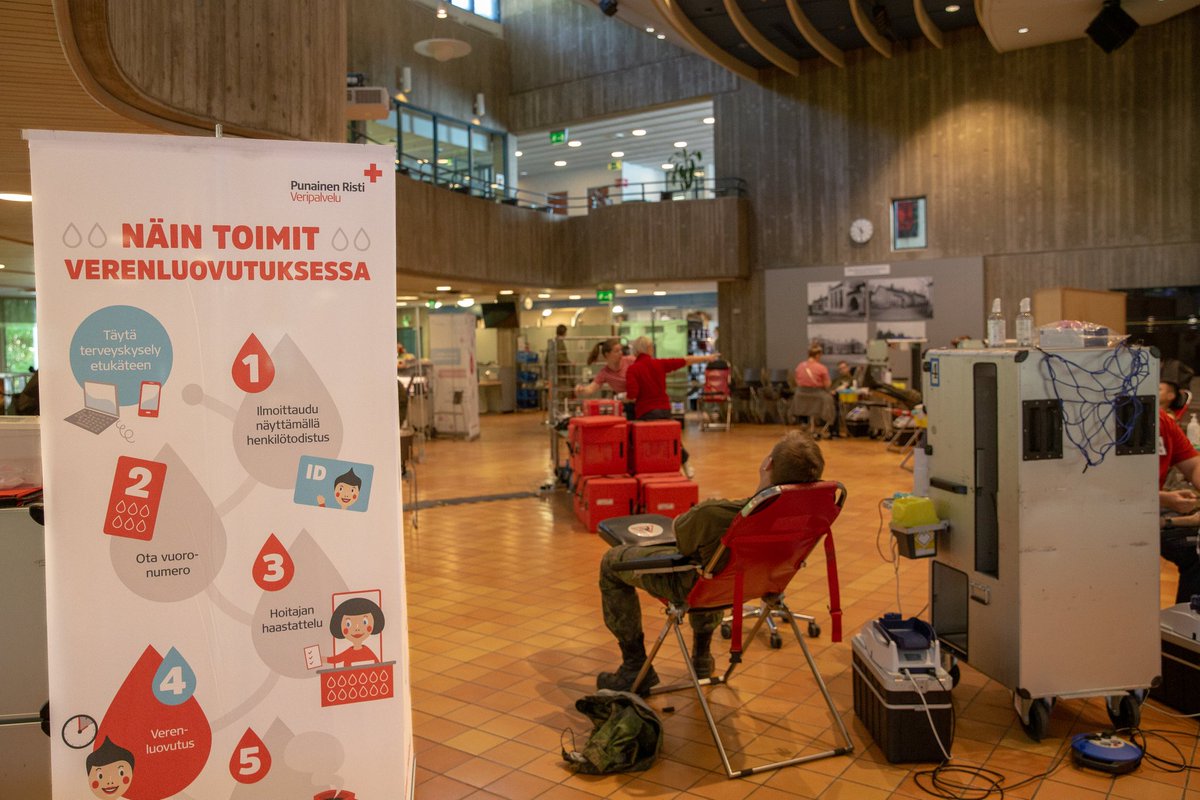 Panssariprikaati (@panssaripr) on Twitter photo Parolan sotilaskodilla oli eilen munkkikahvien sijaan (tai niiden lisäksi) tarjolla verenluovutusta, kun <a href="/Veripalvelu/">Veripalvelu</a> saapui varta vasten Panssariprikaatiin. Tässä urheita varusmiehiä vuodattamassa vertaan isänmaamme hyväksi.🩸🫡😉 #pspr #verenluovutus #ojennakätesi Parolan sotilaskodilla oli eilen munkkikahvien sijaan (tai niiden lisäksi) tarjolla verenluovutusta, kun <a href="/Veripalvelu/">Veripalvelu</a> saapui varta vasten Panssariprikaatiin. Tässä urheita varusmiehiä vuodattamassa vertaan isänmaamme hyväksi.🩸🫡😉 #pspr #verenluovutus #ojennakätesi
