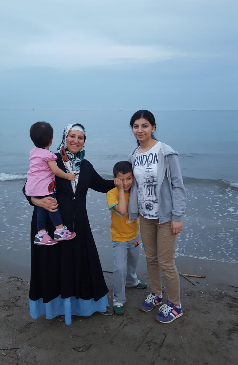 3 çocuk annesi Ümran Karakuş’u kapatılan bir dershanede çalıştığı için dün Ankara’da gözaltına aldılar. Kızı:

“O kadar psikolojim bozuldu ki sınavlara nasıl gireceğimi bilemiyorum. Küçük kardeşim sürekli ağlıyor. Annem hasta,babam % 87 engelli.Psikolojimiz bozuldu.”
<a href="/MSTanrikulu/">Sezgin Tanrıkulu</a>