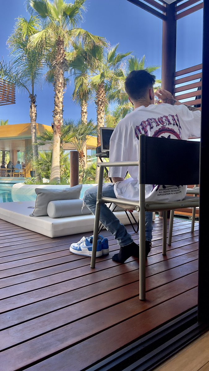 L1GHTSUK's tweet photo. Worse places to work in the morning 🌴 https://t.co/FNJFxBJg9H