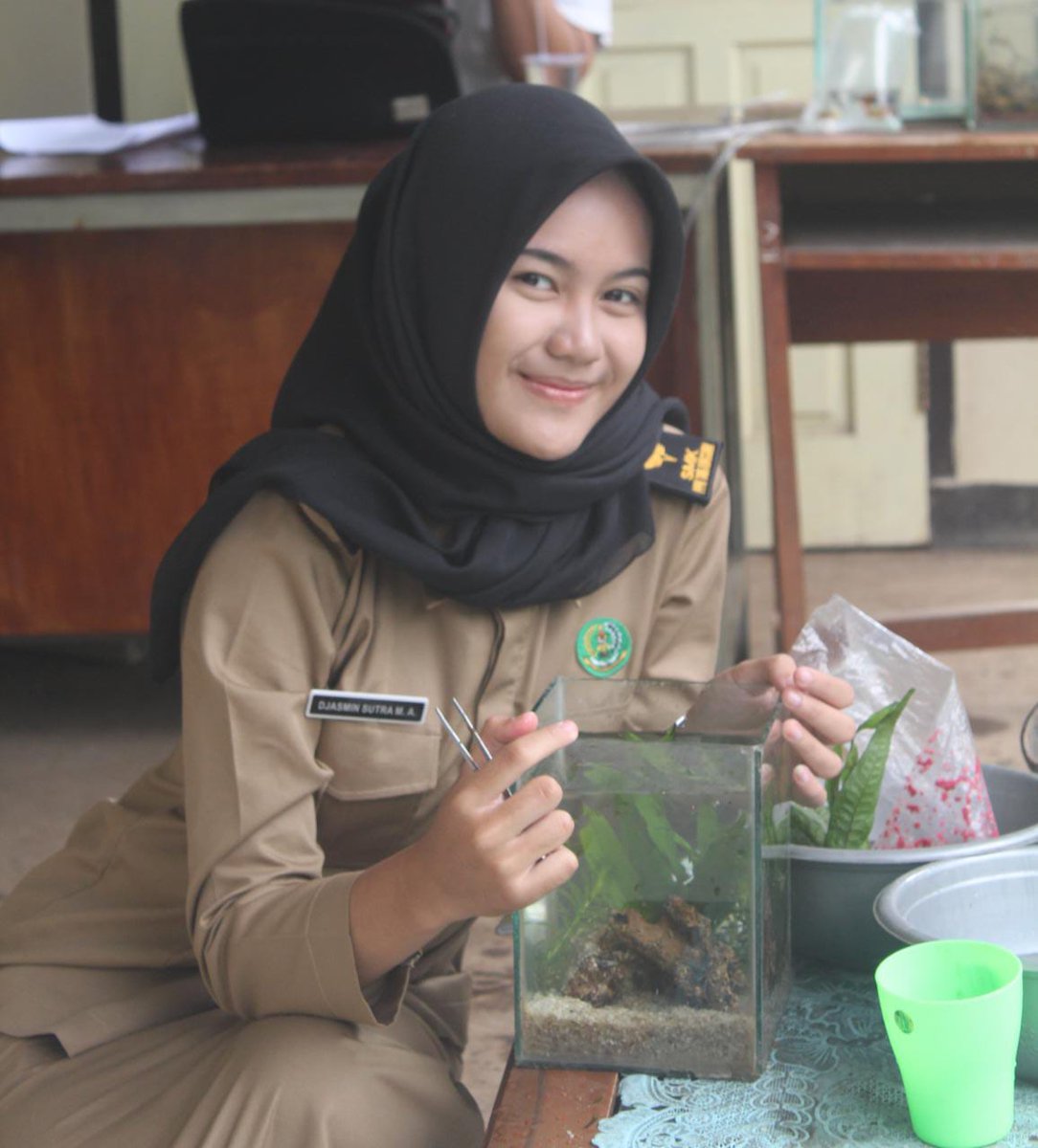 dickykun108's tweet photo. @infocileunyi Bantu viralkan &amp; infokan.
Dikarenakan KASUS PENIPUAN, MENGGUNAKAN + MENJUAL OBAT-OBATAN TERLARANG, &amp; KASUS PROSTITUSI DIBAWAH UMUR.

#djasminaprilla #pipim #apim #aprilladjasmin #djasminsutramiraniaprilla #apat1 #djasmin #april #penipu #smkppntanjungsari #prostitusi https://t.co/vYJhX3ubOD