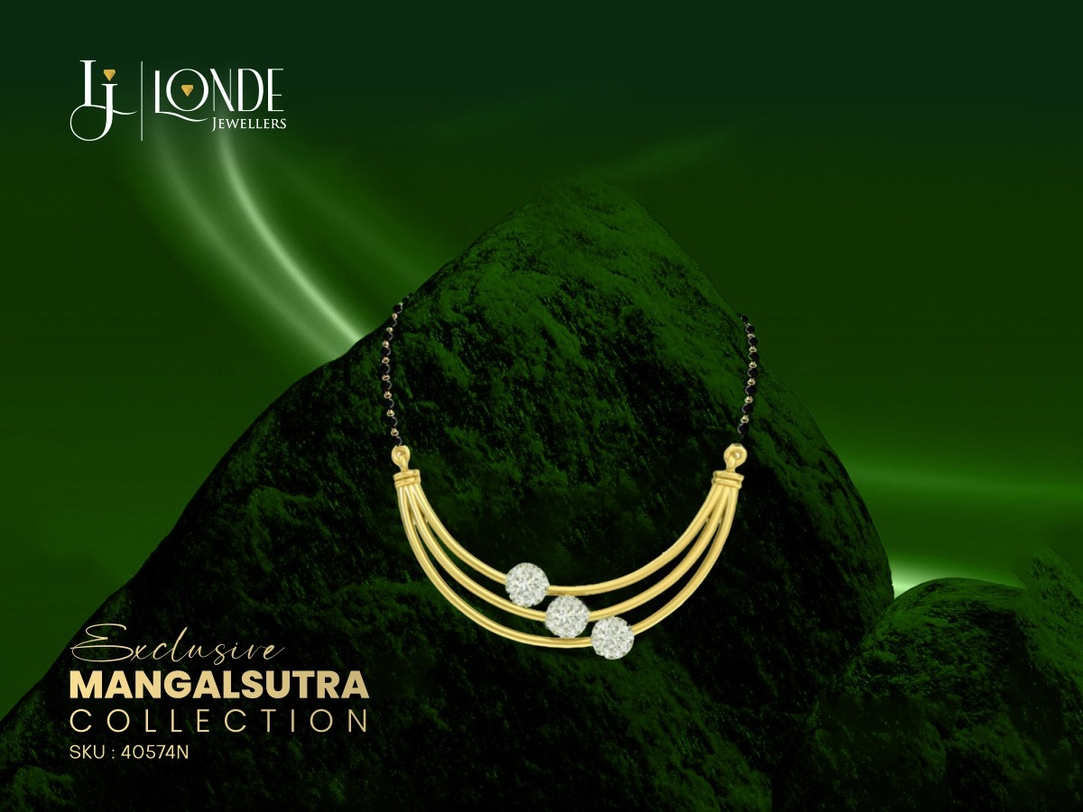 Embrace timeless refinement with our exquisite #Mangalsutracollection!

Symbolize your eternal love and #celebrate the sacred bond of #marriage with our stunning designs.

Visit our #jewellery store and find the one that captures your heart.
.
.
#londejewellers #mangalsutra