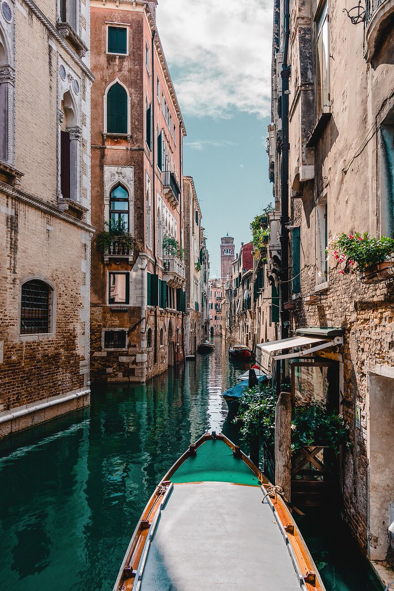 Venice, Gondola ✅
.
#gondola #venezia #venice #italy #italia #travel #veniceitaly #travelphotography #ig #veneziaunica #photography #travelgram #venicecanals #venecia #europe #gondoliere #Fareferry