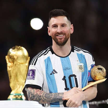 TopMGSzn's tweet photo. Ballon D'Or had 4 new changes announced after Messi won it in 2021, these were the following criteria:

1. It'll be voted based on Season (Aug-Jul), not on Calendar Year 

2. More Specialists were added to the voting committee 

3. Earlier 170 countries were allowed to vote, now it's only countries in Top 100 FIFA Rankings

4. Individual Performances will be given preference over Collective Achievements (Collective Achievements will also have bearings, but Individual Performance first)

Now out of these 4 changes, clearly 1st and 4th are most important. So let's analyse them:

• In terms of Season, the differences are simple:

- Haaland won the Treble, but didn't win UCL POTT (his teammate Rodri did), but he did win PL POTY 

- Messi, on the other hand, won the World Cup, WC Golden Ball, and League but didn't win Ligue 1 POTY.

• Now let's look at their Individual Performances:

Messi vs Haaland this season:

Games - 53 each 🇳🇴🇦🇷
Goals - 52 🇳🇴
Assist - 25 🇦🇷
GA - 62 🇦🇷
Key Passes - 147 🇦🇷
BCC - 43 🇦🇷
League goals - 36 🇳🇴
League assists - 15 🇦🇷
WC Goals - 7 🇦🇷
WC Assists - 3 🇦🇷
UCL Goals - 12 🇳🇴
UCL Assists - 4 🇦🇷
Average Rating - 8.16 🇦🇷

Messi won:
- World Cup
- World Cup Golden Ball
- Ligue 1
- Ligue 1 SuperCup
- FIFA The Best
- Laureus Player of the Year
- Man of the Match in every Round in World Cup

Haaland won:
- Champions League
- Premier League
- FA Cup
- UCL Golden Boot
- PL POTY
- PL Golden Boot

All in all, Messi definitely has more G/A, more clutch moments and has already won the Best Player of the Year award from 2 different Major Organizations which means INDIVIDUALLY he had a way better season.

The Ballon D'Or Top 3 this season:

1. Messi
2. Haaland
3. Griezmann