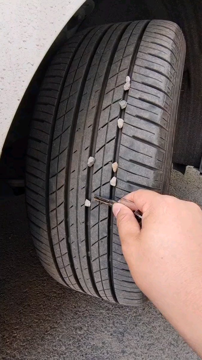 Do you know how much “PAIN” a small rock can make a tire❓
😲Have you ever had such distress and experience that the stones got stuck in the tread lines and grooves of the tires？
#HANMIX  #TYRE #passengercar #allterraintires #Allseasontires #PCRtires #tirewholesale #CARLIFESTYLE