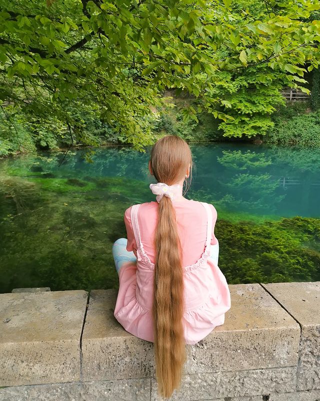 💚 #blautopf #nature #austriangirl #longhair #verylonghair #langehaare #ponytail #germanytrip #travel #travelgirl
