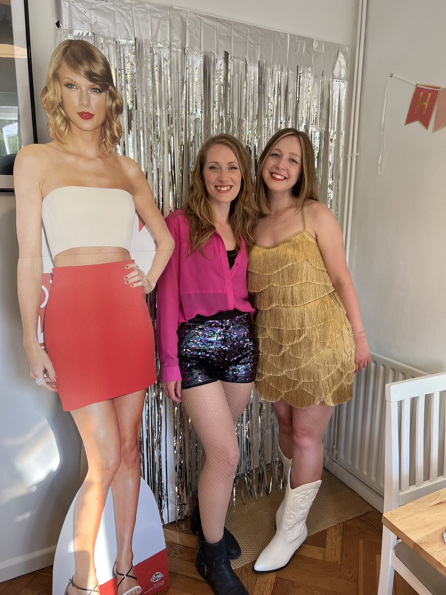 leannesversion's tweet photo. This is your sign to have a Taylor Swift themed birthday party 🥹💛 #Feeling26 @taylornation13 @taylorswift13 https://t.co/E8mhdbwdnF