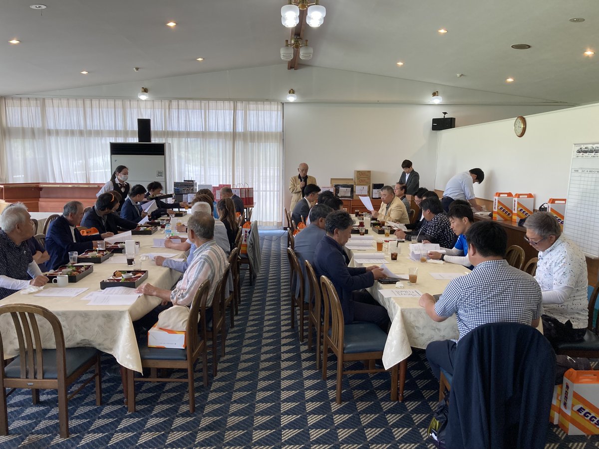 kasaokacci's tweet photo. 【第６４回会員ゴルフ大会】６月１日(木)に笠岡カントリー倶楽部にて開催いたしました！参加者３６名が優勝を目指して健闘され、榊原啓士様が見事優勝を飾りました！！👑⛳
 #ゴルフ大会
＃笠岡商工会議所
＃笠岡カントリークラブ https://t.co/PJeoTMGOAL