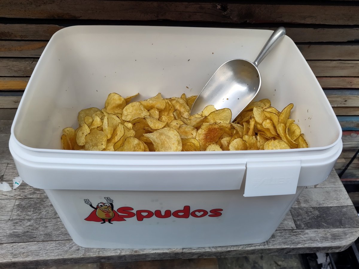 GetLooseFoods's tweet photo. Have you tried our new #packagingfree #refill #crisps from Spudos yet? 
They are delicious even before you add one of the five flavour options! The potatoes are grown, and processed into crisps, on a farm in Essex. Find out more in our new blog post. https://t.co/ezhIXbzxCl https://t.co/1lWgpW2V91