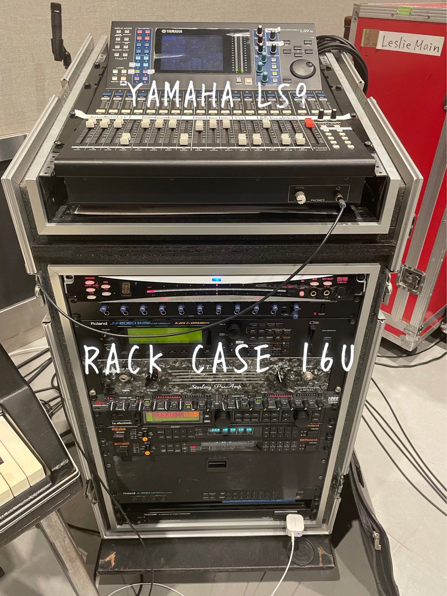 6/17[ELEKIdeBURN]使用器材其の9
16U Rack
チューナー
ヘッドホンアンプ
Roland JV-2080
レスリー用プリアンプ
dbxコンプリミッター
t.c.D-TWO
Roland SDE-3000
Roland SRV-2000
小物入れ
MIDIパッチベイ
パワーサプライ
以上器材紹介でした
週末6/17[ELEKIdeBURN]横浜MMブロンテ
是非お越しください