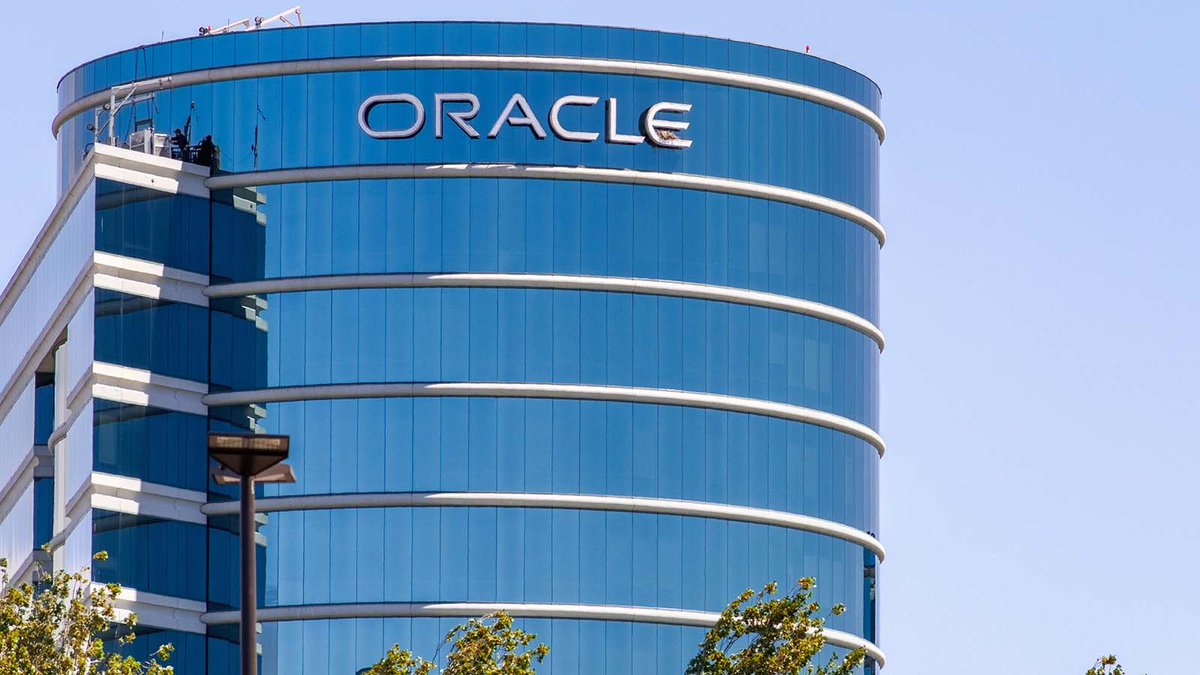 usmartsg's tweet photo. 🚀Remarkable Growth:
Oracle (ORCL) smashes Q4 revenue expectations, driven by stellar performance in cloud service applications and licensing services. 💰Oracle's stock surges 5.99% on Monday. #ORCL #USstock #uSMART #stockmarketnews https://t.co/oftmfMRv1k