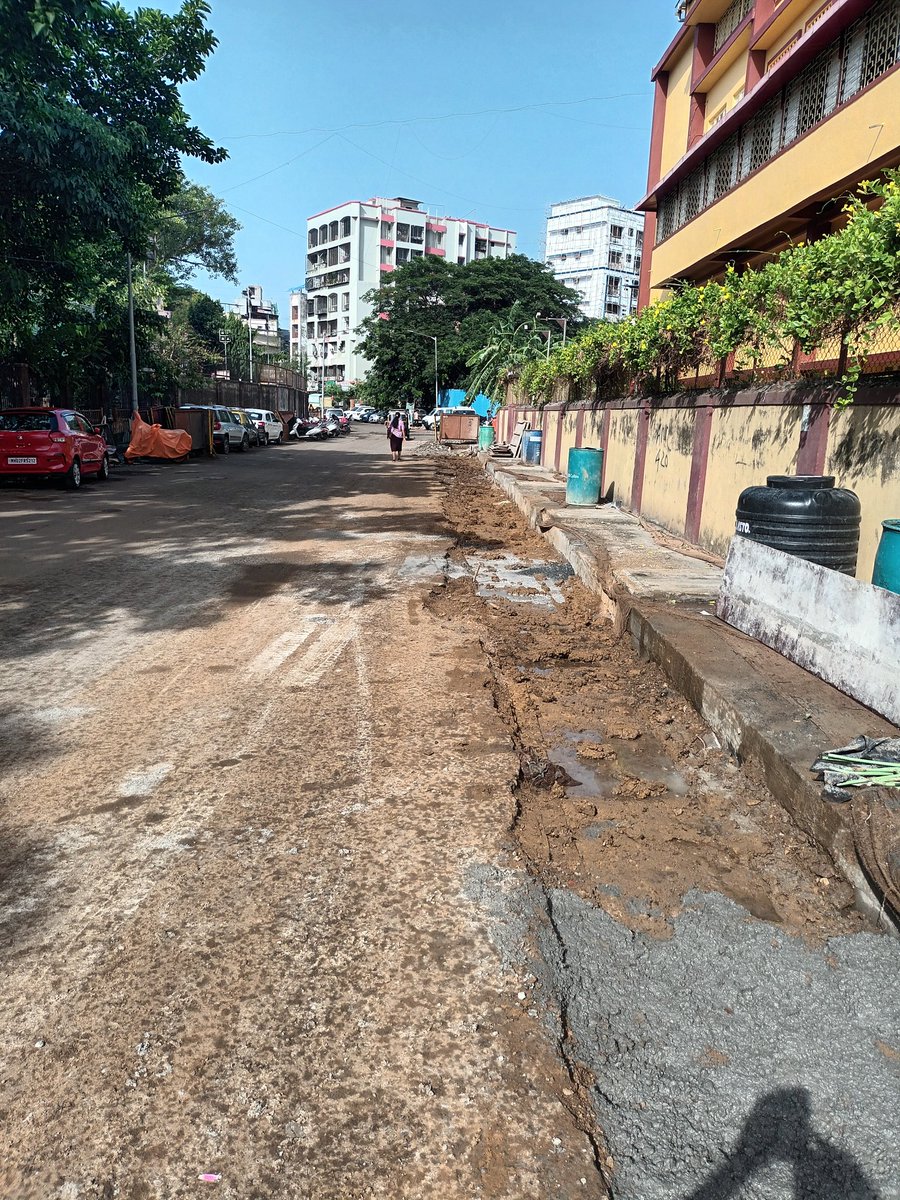 IGNATIU95694984's tweet photo. Reinstatement of road on completion of SWD work near MIGH School  H/E Kalina is sub standard &amp; unacceptable.
Request STOP Work https://t.co/NDSwnsUHHS