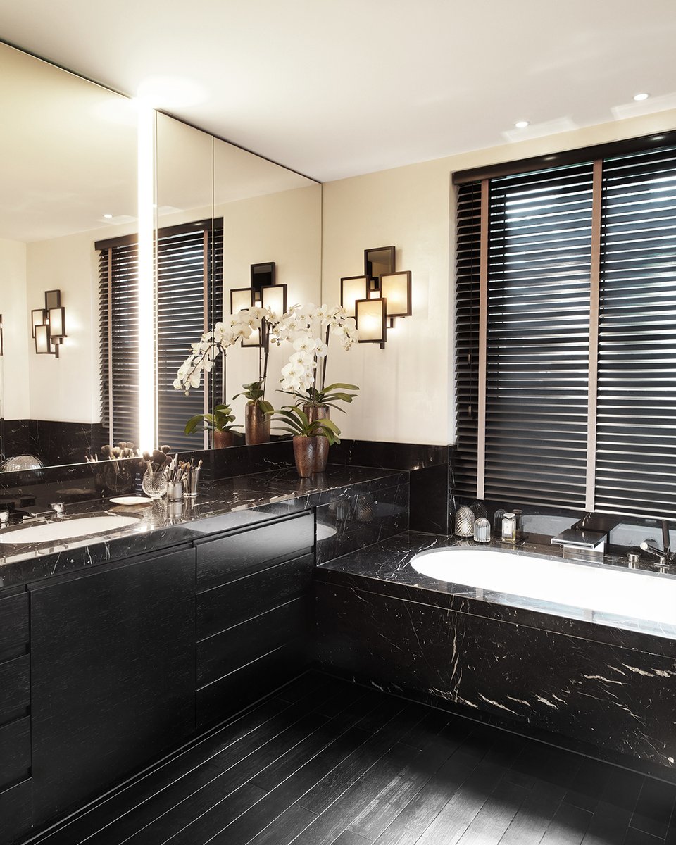 kellyhoppen's tweet photo. Stunning expanses of dramatic dark wood are one of my classic design signatures and I love the instantly chic feel they evoke.
#lightingiskey #interiors #interiordesign #styleideas #homedesign #homeinspo #howtodesign #designideas #interiorideas #designer #designinspo https://t.co/BVqjtkFu5Y