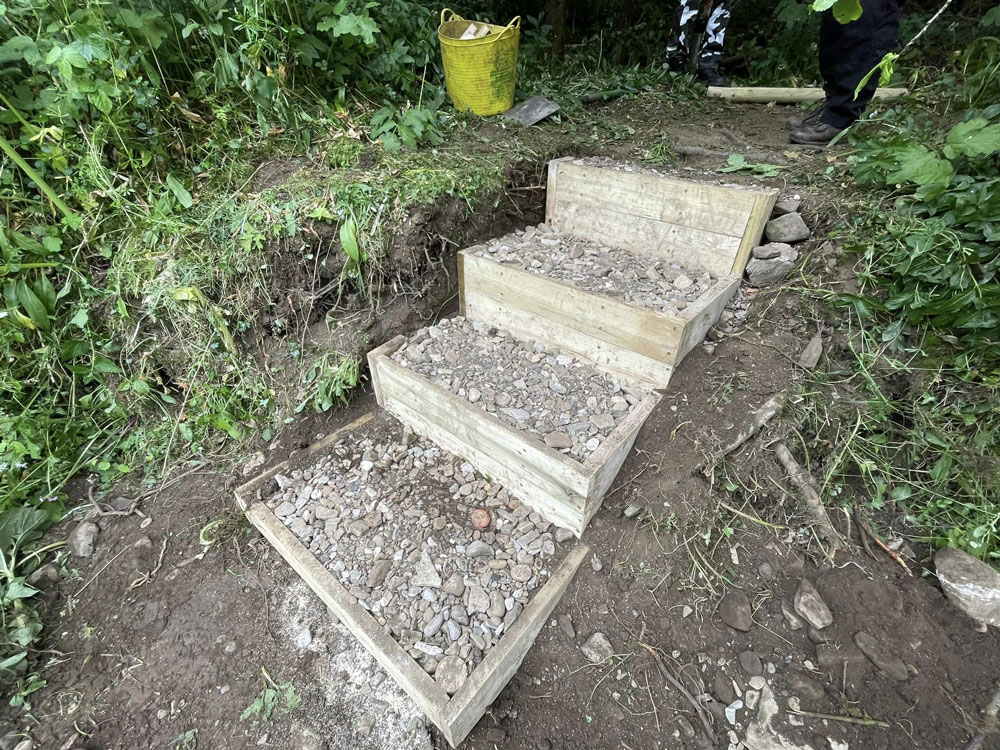 Our <a href="/PeakPark_PPCV/">PPCV</a> teamed up with <a href="/fitforwork1/">FitForWork1</a> in the Manifold Valley last week. 👊

Three more jobs completed, new steps down onto the river Manifold, putting in a new wicket gate, and rebuilding a dry stone wall!👏

Big thanks to all involved! 🙏

#PeakDistrictProud