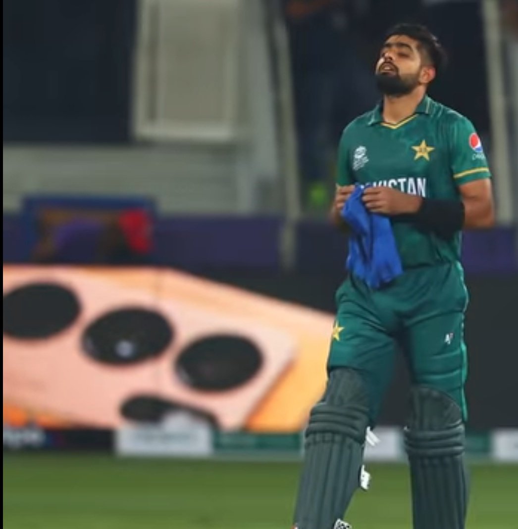 MBILALK15834509's tweet photo. @ESPNcricinfo #TheLivingLegend 👑
#BabarAzam 
@ESPNcricinfo I can't understand your #Logic of adding a #Tailender at no.5 in this list 🤷‍♂️.
I mean look at the avgs of all the #Legends and then there is a 🔔 at the end just to create a Controversy.
Plz remove him and add #YasirShah instd of him. https://t.co/AUY9jyDqNh