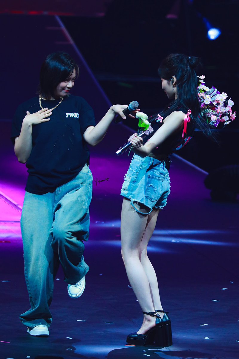 mini_mimini97's tweet photo. 230612 Ready to Be in Oakland
#Twice #트와이스 #Jeongyeon #정연 #Sana #사나
#TWICE_5TH_WORLD_TOUR #TWICE_5TH_WORLD_TOUR_IN_OAKLAND 
@JYPETWICE https://t.co/Cwoxw9cIO3