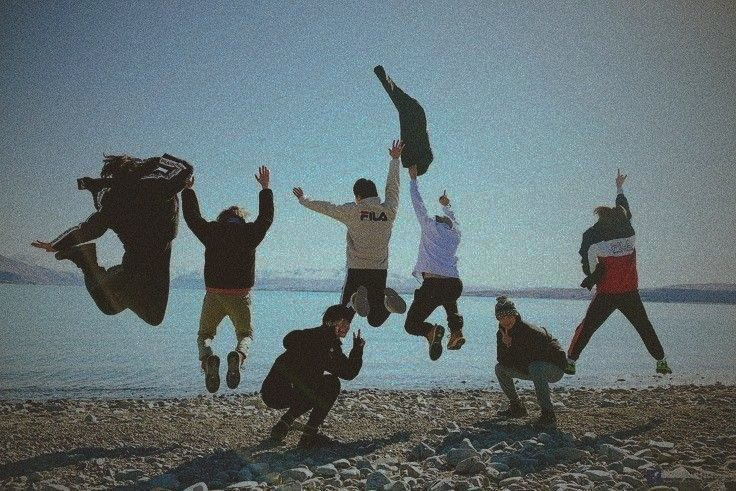 _mixdeleni_136's tweet photo. 10 years?
a journey of 7 people
a journey full of tears and smiles
a journey from unknown to legendary
a journey that will last forever 💜

Let’s only walk on flower trails 💜

#10YearsWithBTS
#1DecadeWithBTS
#방탄데뷔10주년축하해
#2023BTSFESTA
#BTS10thYearAnniversary💜 https://t.co/NmsTTJ6xhq