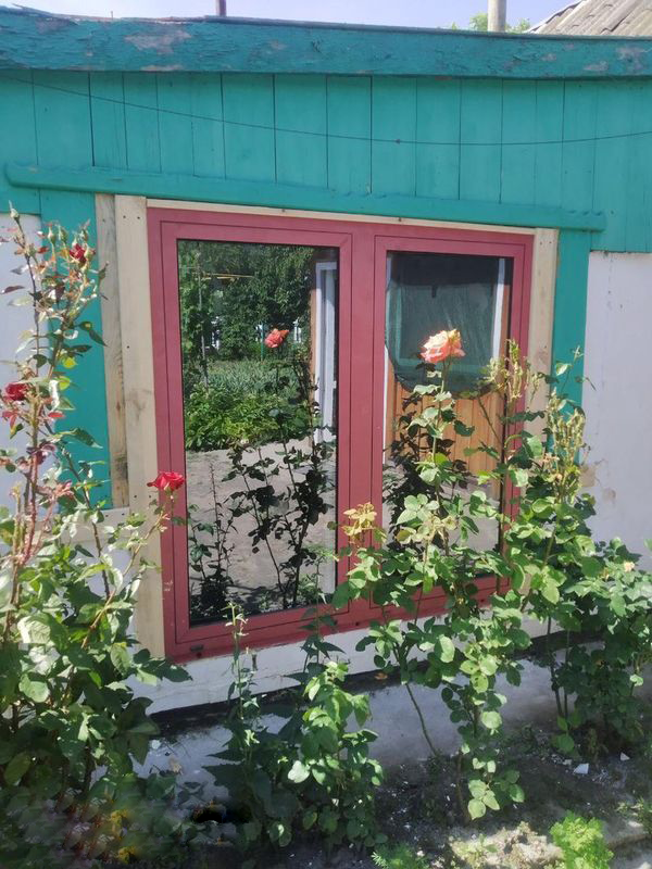 STRABAG_PL's tweet photo. 1z2: Blisko 200 okien — wymontowanych z rozbieranego budynku Atrium International — trafiło do magazynu Fundacji District #1 w Kijowie.
#STRABAG #PomagamyUkrainie #STRABAGRealEstate #UpperOne https://t.co/xb1UpsEqXe
