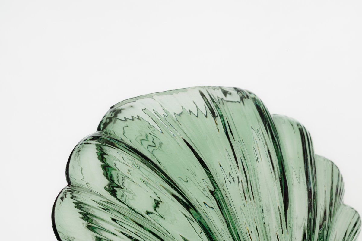 A green vase I shot for Sinnerup. 

#glass #product #productphotography #closeup #cutout #whitebackground #canoneosr #abstraction #abstract #minimal #minimalart @CanonDEU